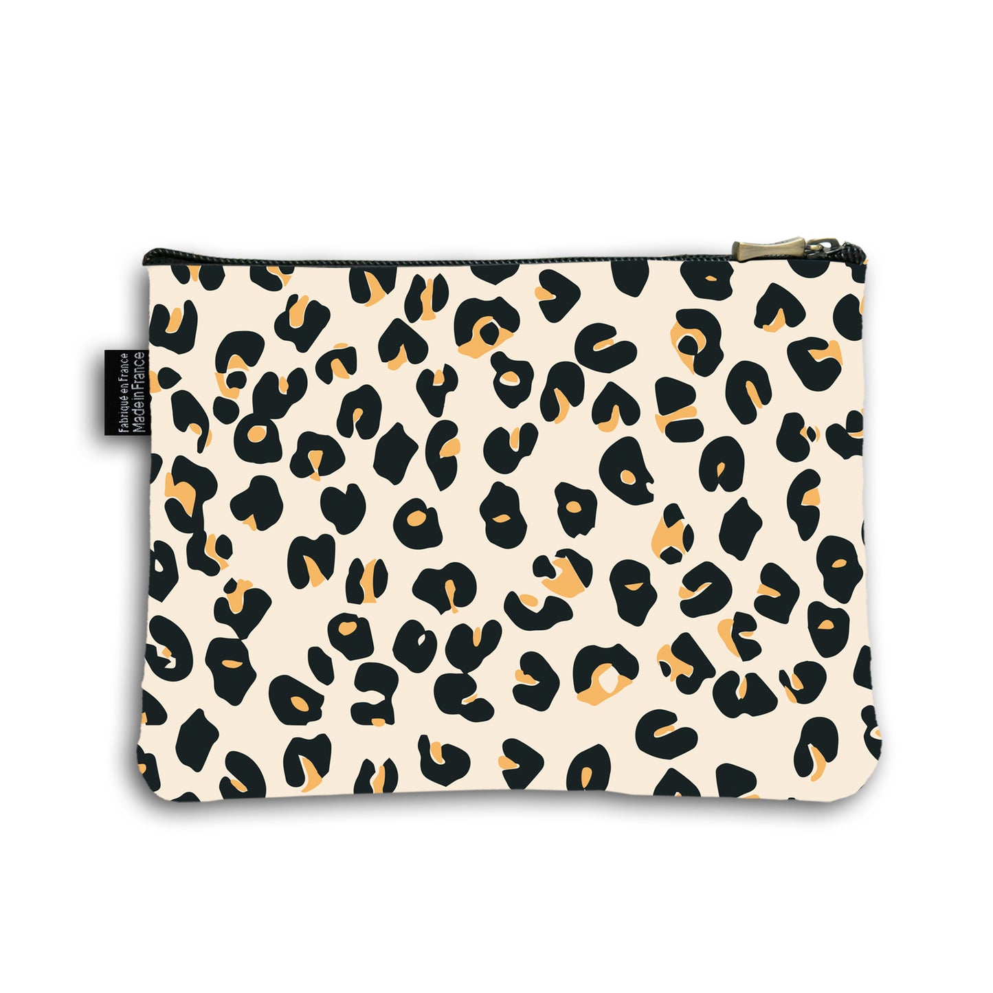 Dos de la pochette en coton de 18 centimètres par 23,50 centimètres. Pochette avec un zip noir et un curseur couleur bronze. Le fond de la trousse est un motif léopard classique fond orange clair avec des taches orange et noires.